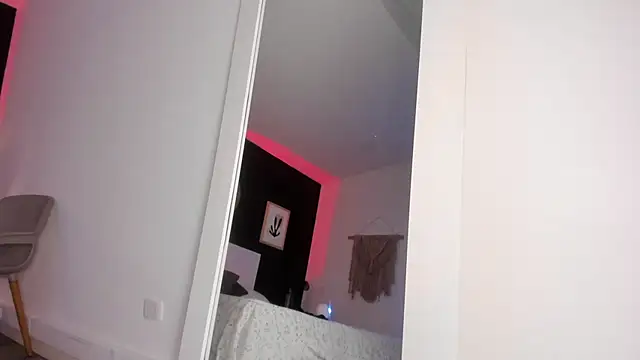 Snapshot of VioletPaket chatting on March 7, 2025, 9:38 pm VioletPaket online show from March 7, 2025, 9:38 pm