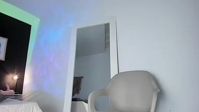 Snapshot of VioletPaket chatting on March 19, 2025, 12:15 am VioletPaket online show from March 19, 2025, 12:15 am