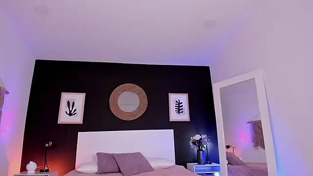 Snapshot of VioletPaket chatting on September 9, 2025, 11:43 am VioletPaket online show from September 9, 2025, 11:43 am