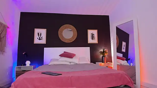 Snapshot of VioletPaket chatting on September 20, 2025, 1:34 pm VioletPaket online show from September 20, 2025, 1:34 pm