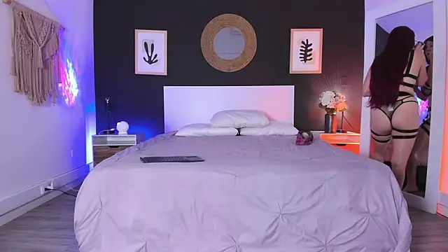 Snapshot of VioletPaket chatting on September 24, 2025, 11:24 am VioletPaket online show from September 24, 2025, 11:24 am