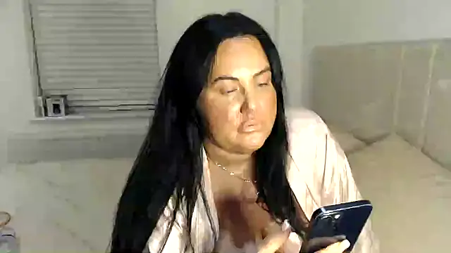 Snapshot of English_Brooke chatting on February 2, 2026, 9:02 pm English Brooke online show from February 2, 2026, 9:02 pm