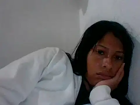Snapshot of Kitra_New chatting on December 23, 2024, 2:13 am Kitra New online show from December 23, 2024, 2:13 am