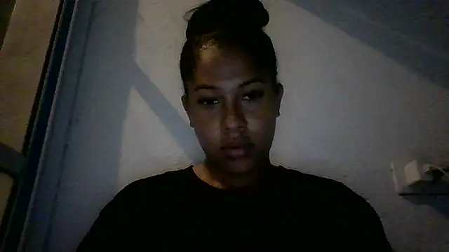 Snapshot of Kitra_New chatting on October 29, 2025, 6:37 am Kitra New online show from October 29, 2025, 6:37 am