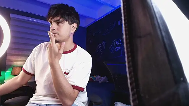 Snapshot of thiago_rockwelll chatting on March 31, 2026, 3:30 am thiago rockwelll online show from March 31, 2026, 3:30 am