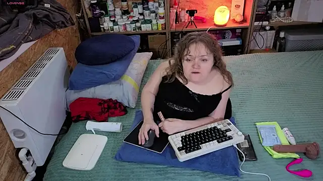 MiniNatalie online show from November 24, 2025, 5:51 am