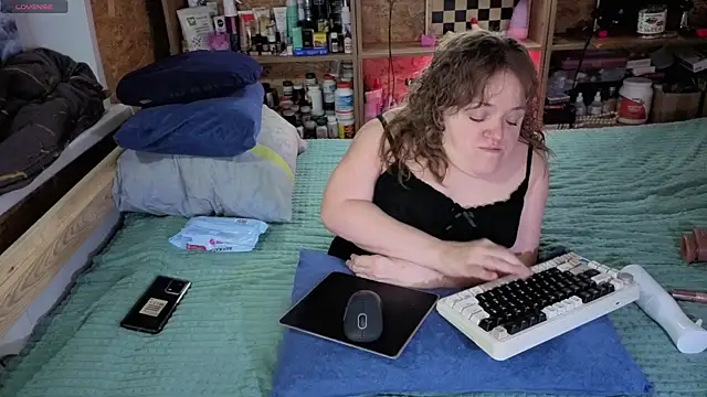 MiniNatalie online show from December 1, 2025, 12:43 pm