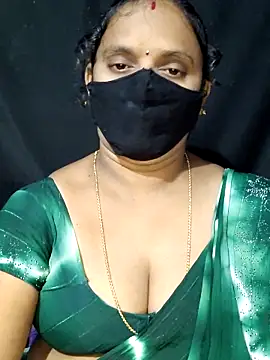 vintage-vibs online show from October 4, 2025, 6:06 pm