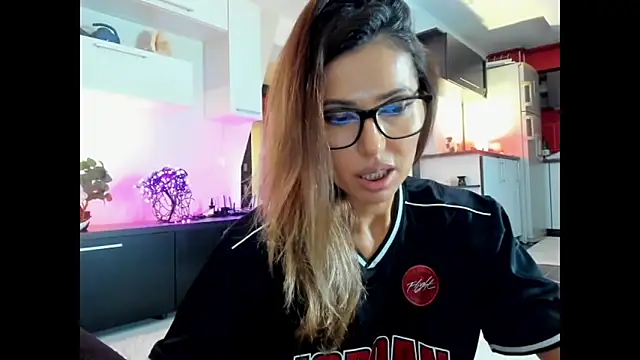 Snapshot of MissSmiley26 chatting on October 10, 2025, 9:25 pm MissSmiley26 online show from October 10, 2025, 9:25 pm