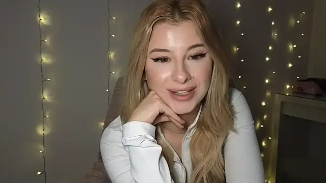 Snapshot of Mia-Minou chatting on January 23, 2025, 11:37 am Mia-Minou online show from January 23, 2025, 11:37 am