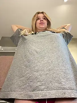 Snapshot of Mia-Minou chatting on January 31, 2025, 10:52 am Mia-Minou online show from January 31, 2025, 10:52 am