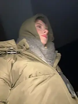 Snapshot of Mia-Minou chatting on February 4, 2025, 8:38 pm Mia-Minou online show from February 4, 2025, 8:38 pm