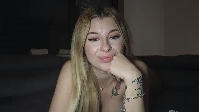 Snapshot of Mia-Minou chatting on February 11, 2025, 8:10 pm Mia-Minou online show from February 11, 2025, 8:10 pm