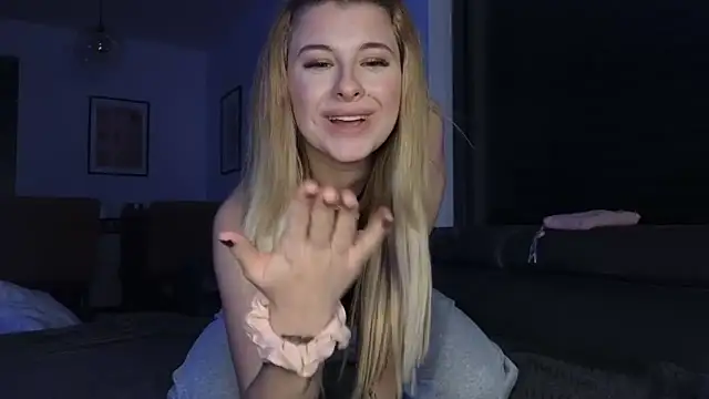 Snapshot of Mia-Minou chatting on February 14, 2025, 7:44 pm Mia-Minou online show from February 14, 2025, 7:44 pm