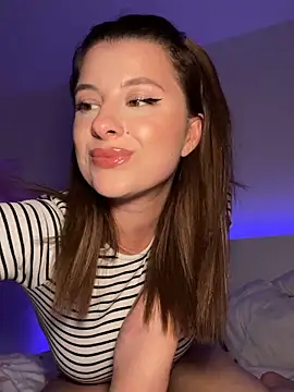 Snapshot of Mia-Minou chatting on September 20, 2025, 9:27 pm Mia-Minou online show from September 20, 2025, 9:27 pm