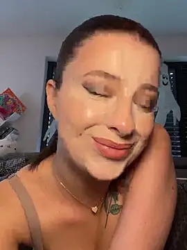 Snapshot of Mia-Minou chatting on October 8, 2025, 11:08 am Mia-Minou online show from October 8, 2025, 11:08 am