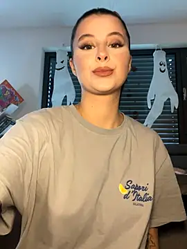 Snapshot of Mia-Minou chatting on October 11, 2025, 12:58 pm Mia-Minou online show from October 11, 2025, 12:58 pm