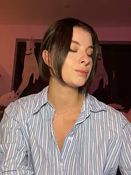 Snapshot of Mia-Minou chatting on October 16, 2025, 8:32 pm Mia-Minou online show from October 16, 2025, 8:32 pm