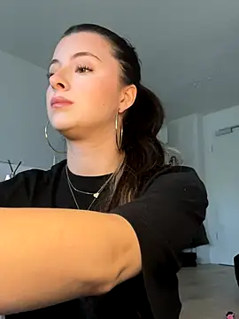 Snapshot of Mia-Minou chatting on November 26, 2025, 10:49 am Mia-Minou online show from November 26, 2025, 10:49 am