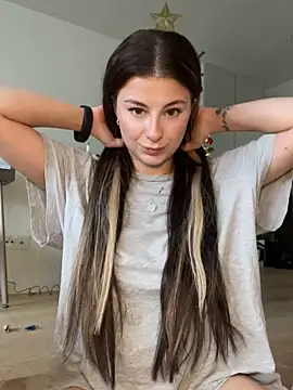 Snapshot of Mia-Minou chatting on November 28, 2025, 12:30 pm Mia-Minou online show from November 28, 2025, 12:30 pm