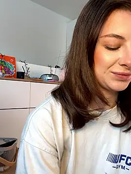 Mia-Minou online show from January 7, 2026, 12:07 pm