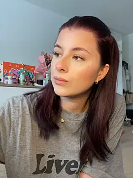 Mia-Minou online show from January 13, 2026, 1:05 pm