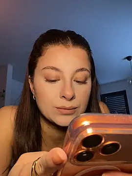 Mia-Minou online show from February 7, 2026, 8:40 am