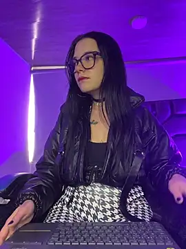 Snapshot of Isabella_21x chatting on June 19, 2026, 12:42 pm Isabella 21x online show from June 19, 2026, 12:42 pm