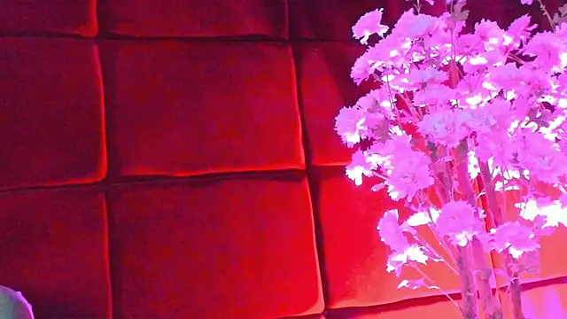 Snapshot of Alexxa chatting on October 14, 2025, 6:03 am Alexxa online show from October 14, 2025, 6:03 am