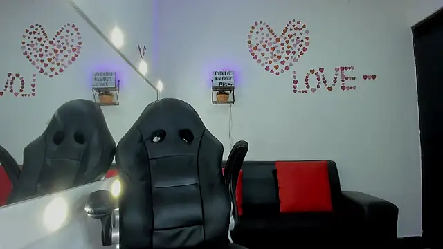 roxanne jones1 online show from March 18, 2025, 1:43 am