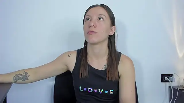 roxanne jones1 online show from June 12, 2026, 6:07 pm