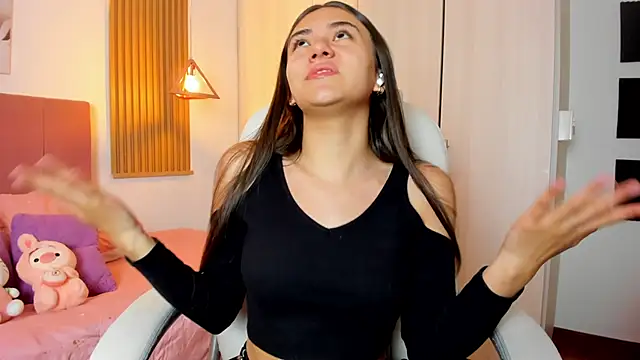 mia nevaeh online show from February 6, 2025, 9:17 pm