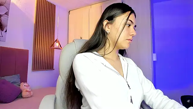 mia nevaeh online show from November 28, 2025, 8:55 pm