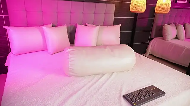 Snapshot of Bella_TS_ chatting on December 5, 2024, 10:01 pm Bella TS online show from December 5, 2024, 10:01 pm