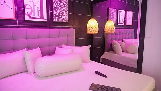 Snapshot of Bella_TS_ chatting on March 11, 2025, 10:20 pm Bella TS online show from March 11, 2025, 10:20 pm