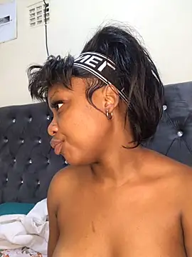 Snapshot of Miss_Moriah chatting on February 19, 2025, 12:25 am Miss Moriah online show from February 19, 2025, 12:25 am