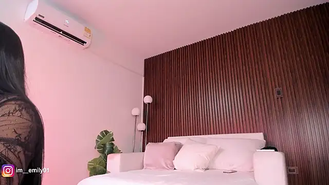 molly cams8 online show from April 26, 2026, 4:04 pm