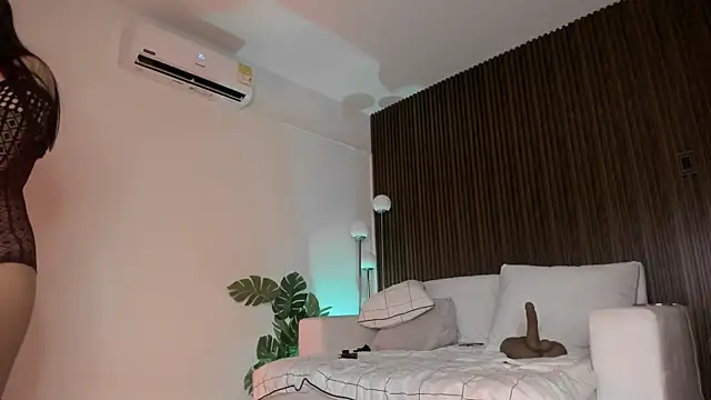 molly cams8 online show from June 5, 2026, 3:46 am