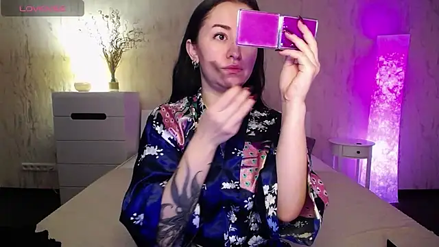 Snapshot of VioletCatt chatting on January 9, 2025, 6:59 am VioletCatt online show from January 9, 2025, 6:59 am