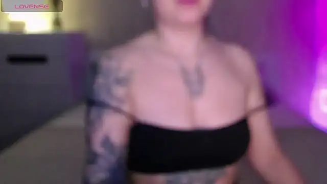 Snapshot of VioletCatt chatting on January 31, 2025, 6:46 am VioletCatt online show from January 31, 2025, 6:46 am