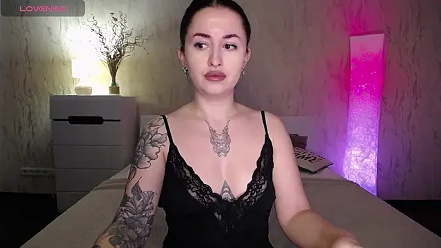 Snapshot of VioletCatt chatting on March 20, 2025, 6:30 am VioletCatt online show from March 20, 2025, 6:30 am