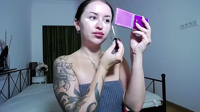 Snapshot of VioletCatt chatting on September 13, 2025, 5:51 am VioletCatt online show from September 13, 2025, 5:51 am