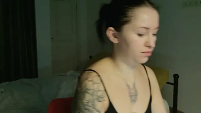 Snapshot of VioletCatt chatting on October 27, 2025, 6:50 am VioletCatt online show from October 27, 2025, 6:50 am