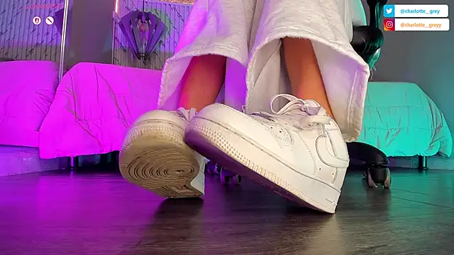 charlotte  grey online show from September 23, 2025, 1:25 pm