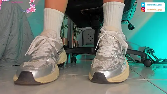 charlotte  grey online show from October 16, 2025, 7:48 pm