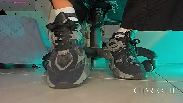 charlotte  grey online show from January 7, 2026, 8:22 pm