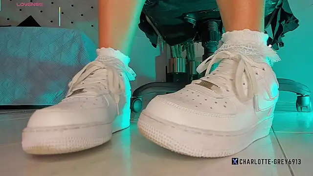 charlotte  grey online show from January 9, 2026, 8:21 pm