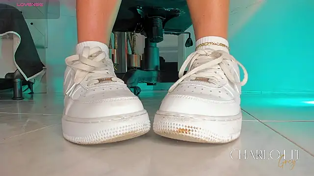 charlotte  grey online show from February 5, 2026, 7:18 pm