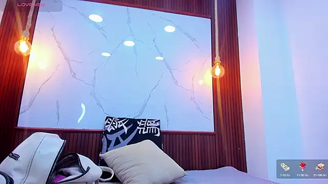 Mia thompson 19 online show from March 6, 2026, 8:27 pm