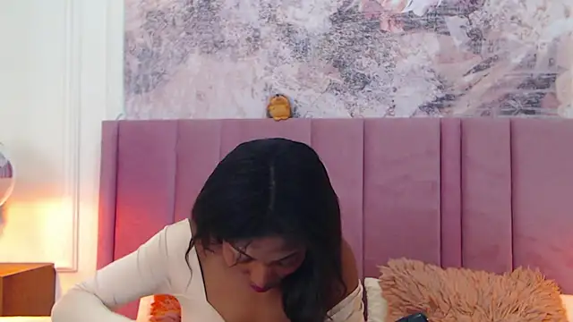 SabrinaDevill online show from November 28, 2025, 1:03 pm